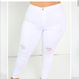 HIGH WAIST RIPPED JEANS NWT 2x (18)